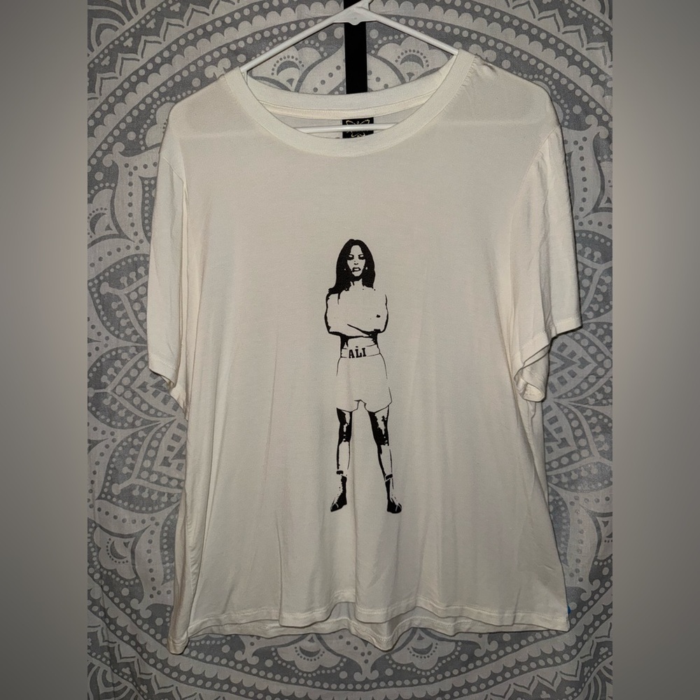 Laila Ali Cream Graphic Tee